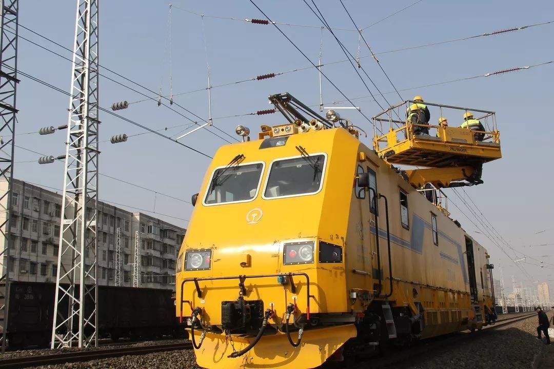 接觸網(wǎng)作業(yè)車箱體梁構(gòu)架振動時效處理