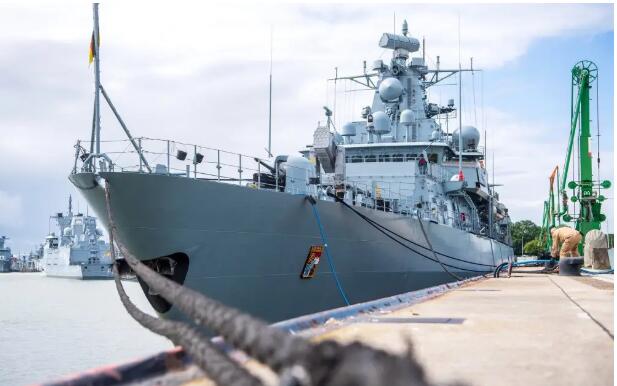 艦首部總段振動時效消除殘余應力